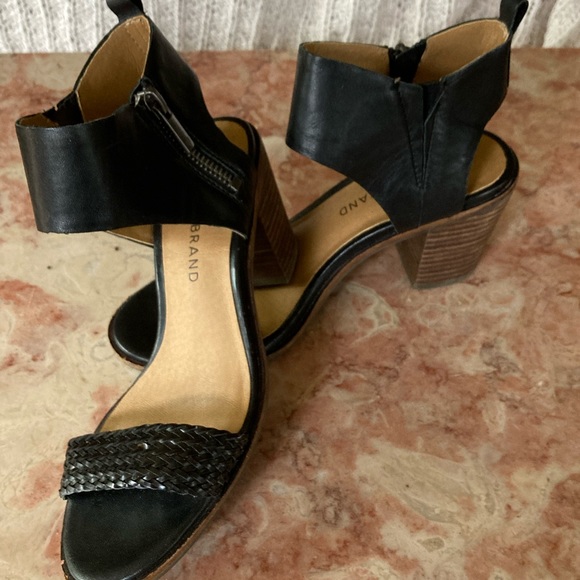 Perfect Lucky Brand sandal for summer! - Picture 1 of 7